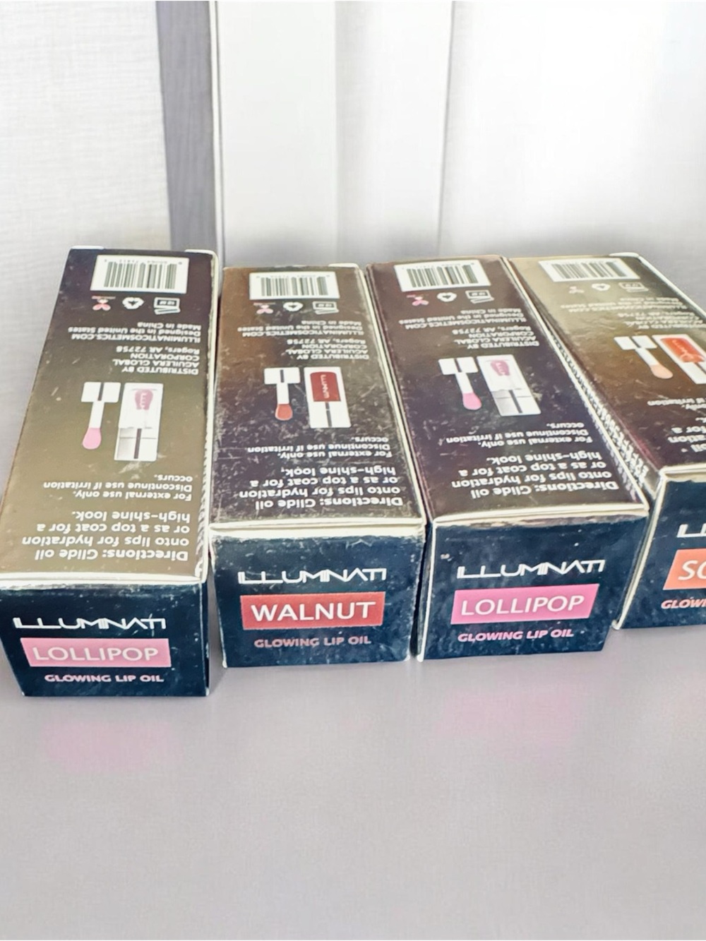 Illuminating Hydrating Lip Oil - bundle of 4 - Picture 2 of 4